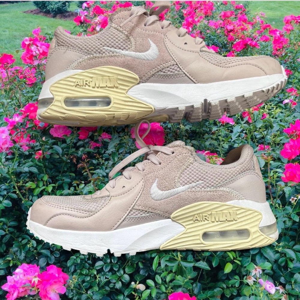 *SOLD* Nike Women’s Air Max Excee Women’s sneakers Size US 7